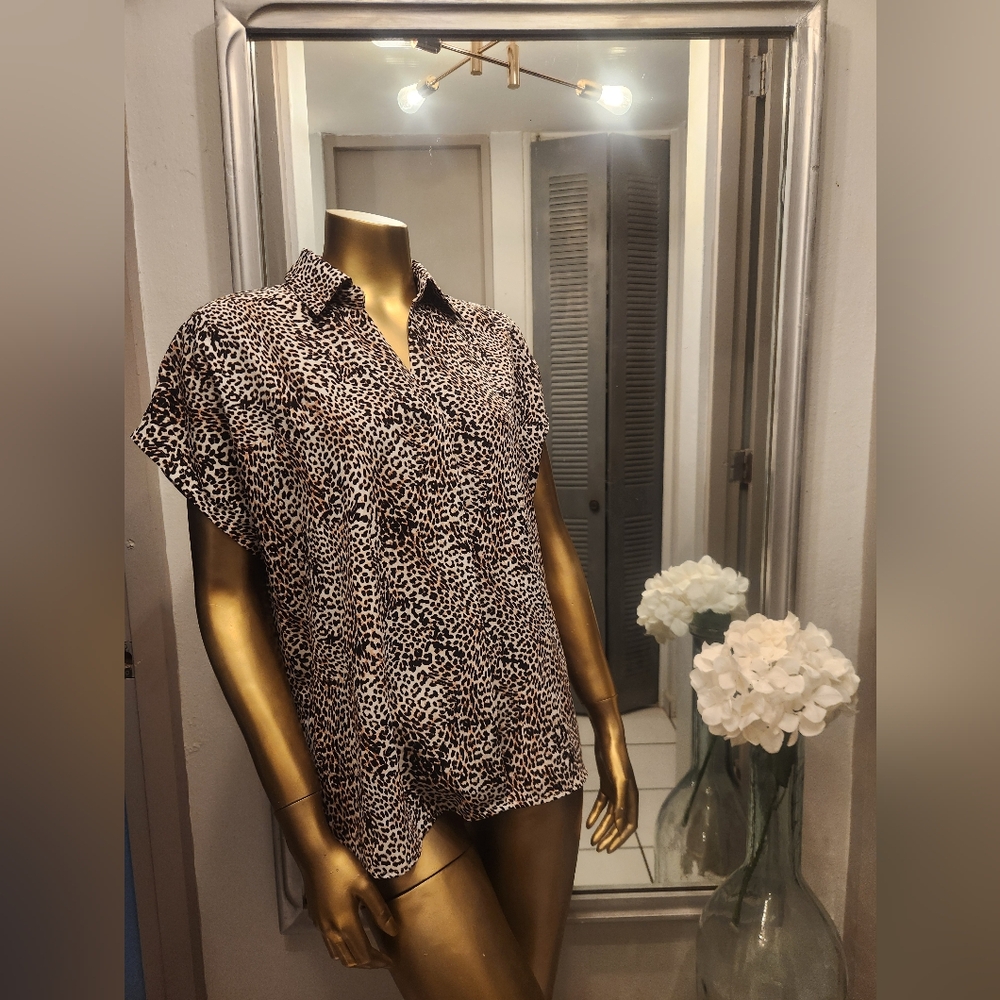 Worthington Leopard Blouse V Neck Short Sleeve Button Up Back - Picture 1 of 8